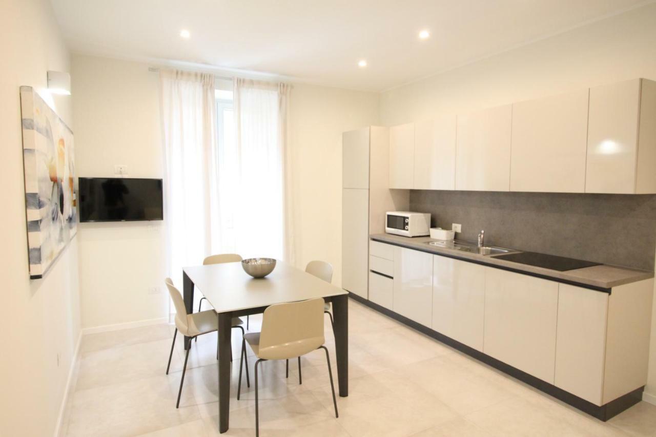 Casa Vacanze Residence Ideale Suites And Apartments อาลัสซิโอ ภายนอก รูปภาพ